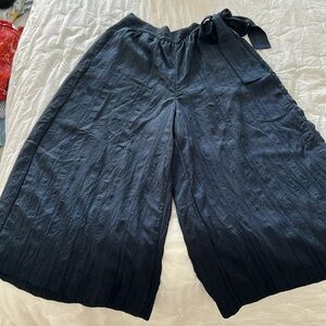 Vince wide leg Navy cullot pants size 4